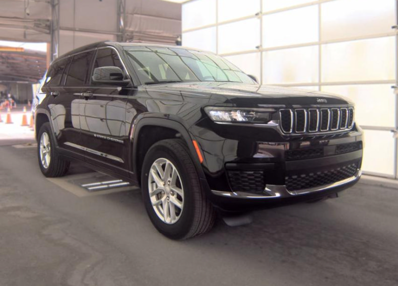 Used 2022 Jeep Grand Cherokee L Laredo w/ Luxury Tech Group I AWD/4WD image 4
