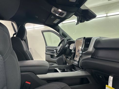 New 2026 RAM 1500 4x4 Crew Cab image 18