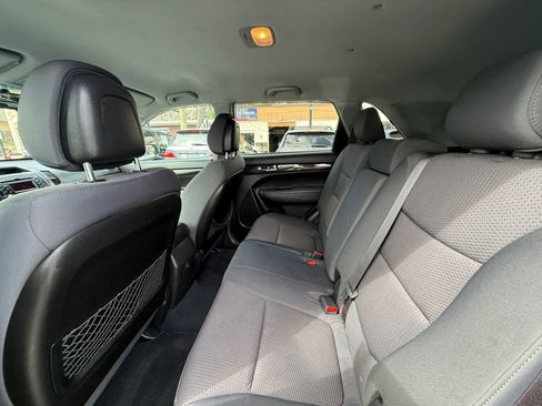 Used 2011 Kia Sorento LX image 37