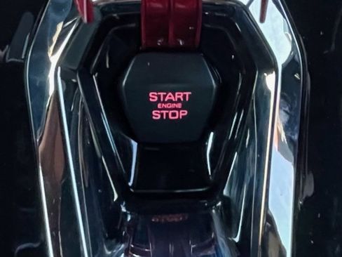 Used 2020 Lamborghini Huracan EVO image 18