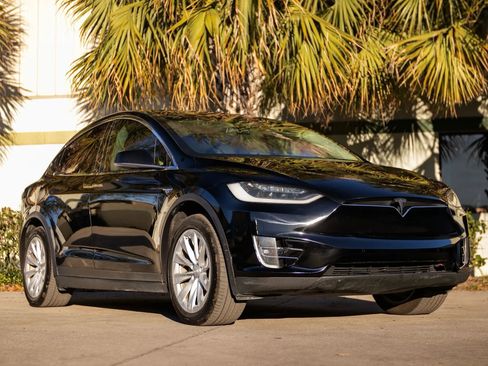Used 2019 Tesla Model X Long Range image 2