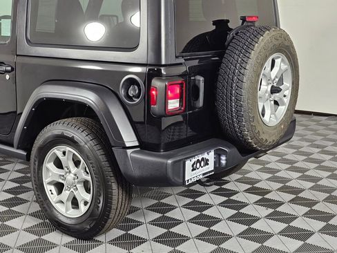 Used 2021 Jeep Wrangler Islander image 11