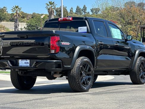 Used 2023 Chevrolet Colorado Trail Boss w/ Technology Package AWD/4WD image 3