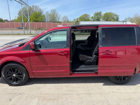 Used 2014 Dodge Grand Caravan SXT w/ UConnect Hands-Free Group FWD image 7