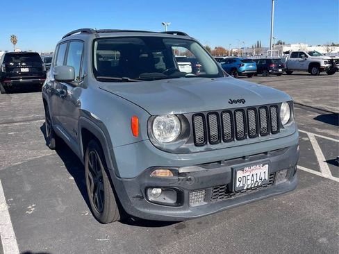 Used 2017 Jeep Renegade Altitude image 3