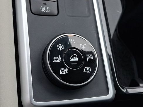 New 2025 Nissan Pathfinder SL image 18