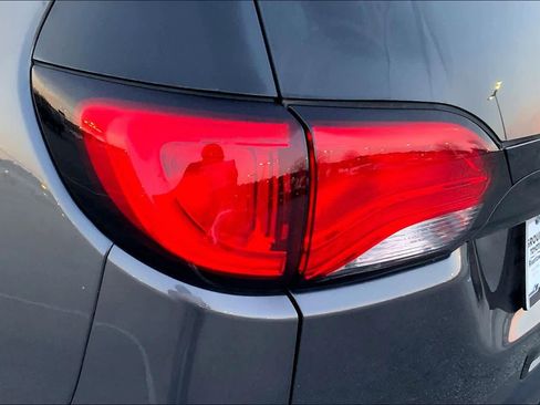 Used 2023 Chrysler Voyager LX image 27