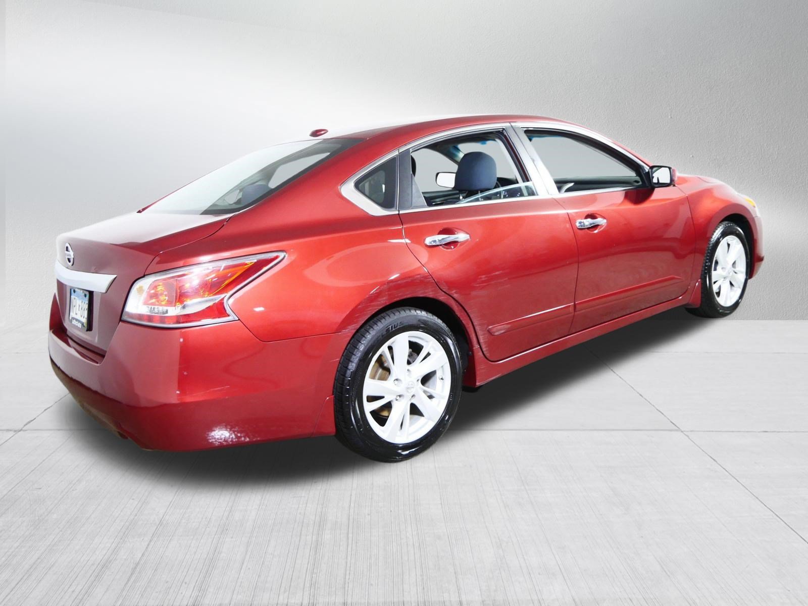 Used 2015 Nissan Altima 2.5 SV FWD image 7
