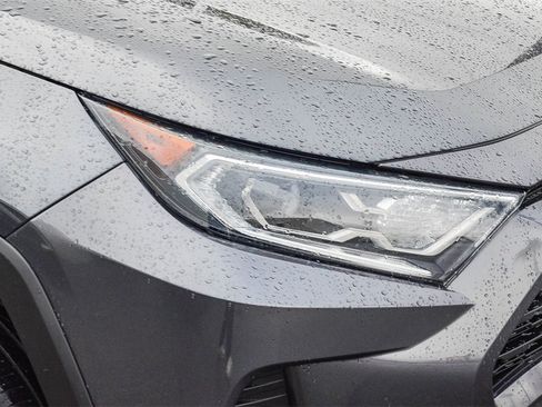 Used 2021 Toyota RAV4 XLE Premium image 11
