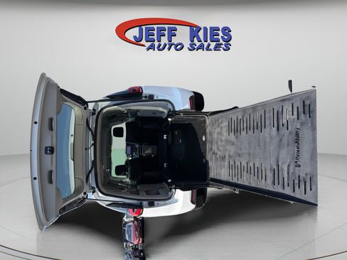 Used 2022 Chrysler Pacifica Touring-L FWD image 12