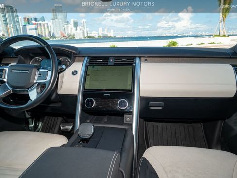 Used 2023 Land Rover Discovery S R-Dynamic image 9