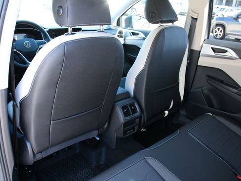 New 2026 Volkswagen Taos SE image 25