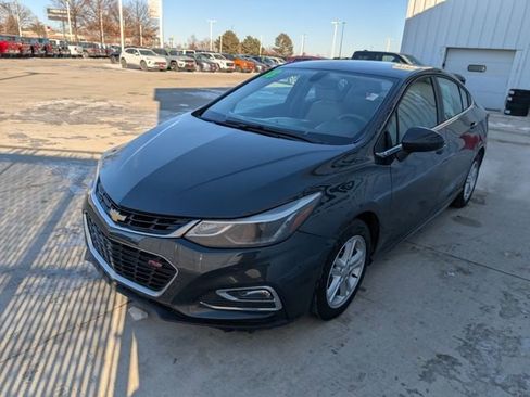 Used 2018 Chevrolet Cruze LT w/ Convenience Package image 32