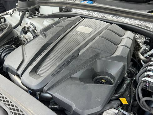 Certified 2024 Porsche Macan GTS AWD/4WD image 41