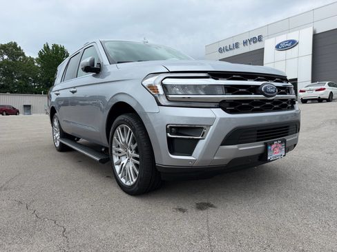 Used 2024 Ford Expedition Limited AWD/4WD image 3