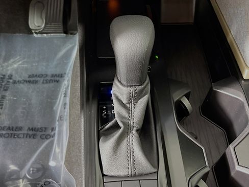 Used 2025 Toyota Camry LE w/ Convenience Package image 24