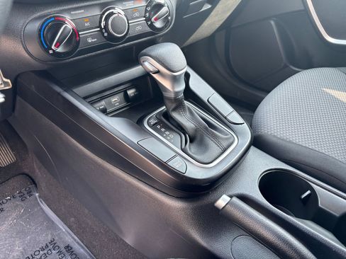 Used 2025 Kia Soul LX w/ LX Technology Package FWD image 36