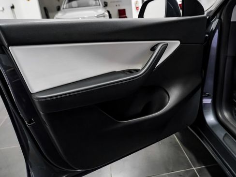 Used 2022 Tesla Model Y Performance AWD/4WD image 38