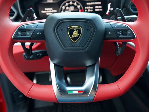 Used 2022 Lamborghini Urus AWD/4WD image 20