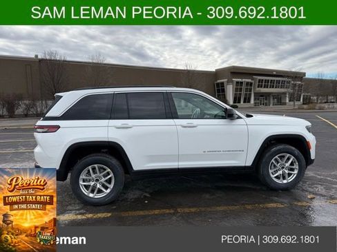 New 2025 Jeep Grand Cherokee Laredo image 3