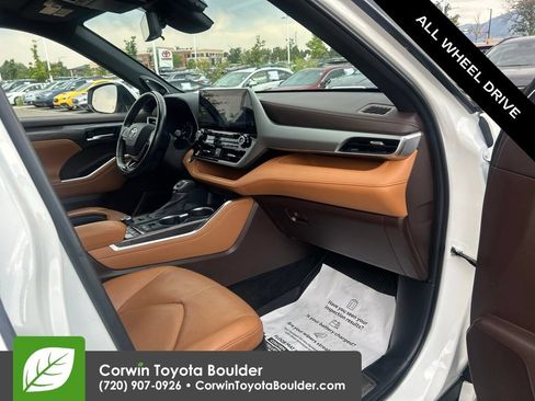 Used 2021 Toyota Highlander Platinum AWD/4WD image 11