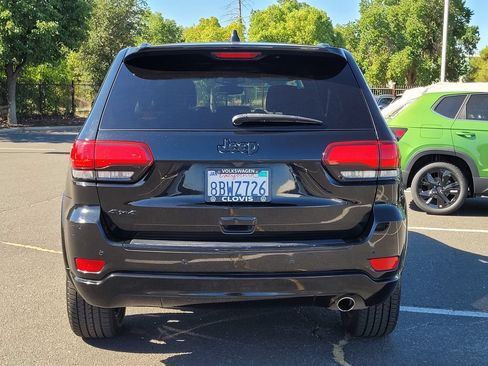 Used 2018 Jeep Grand Cherokee Altitude AWD/4WD image 7