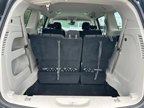 Used 2023 Chrysler Voyager LX FWD image 9