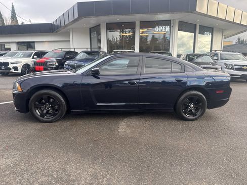 Used 2011 Dodge Charger SE w/ Connectivity Group image 2