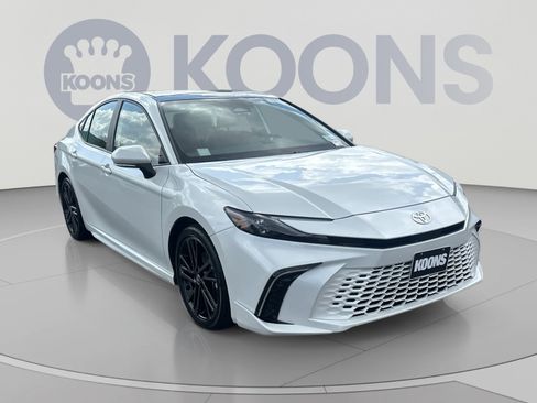 Used 2025 Toyota Camry XSE FWD image 2