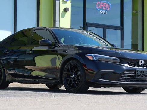 Used 2023 Honda Civic Sport image 6