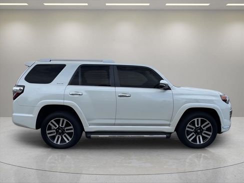 Used 2022 Toyota 4Runner Limited AWD/4WD image 7