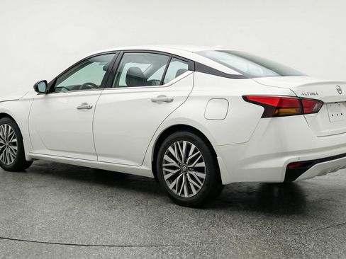 Used 2025 Nissan Altima 2.5 SV FWD image 6