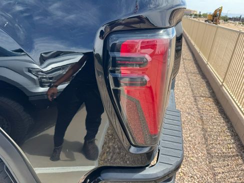Used 2024 GMC Sierra 3500 AT4 w/ AT4 Premium Plus Package AWD/4WD image 7