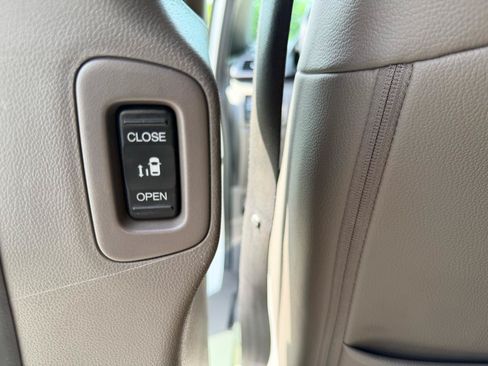 Used 2017 Honda Odyssey EX-L image 16