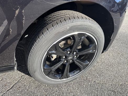 Used 2023 Ford Expedition Limited image 12