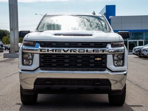Used 2022 Chevrolet Silverado 2500 LT AWD/4WD image 2