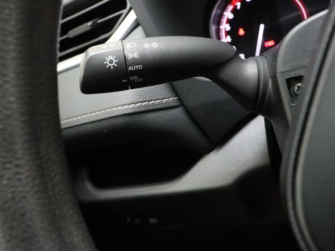 Used 2025 Toyota RAV4 XLE FWD image 25