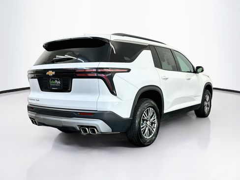 Used 2025 Chevrolet Traverse LT AWD/4WD image 9
