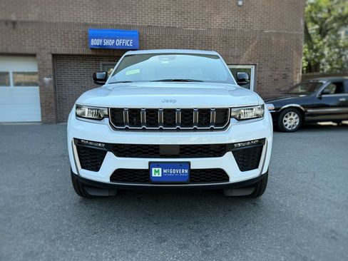 New 2026 Jeep Grand Cherokee Limited AWD/4WD image 2