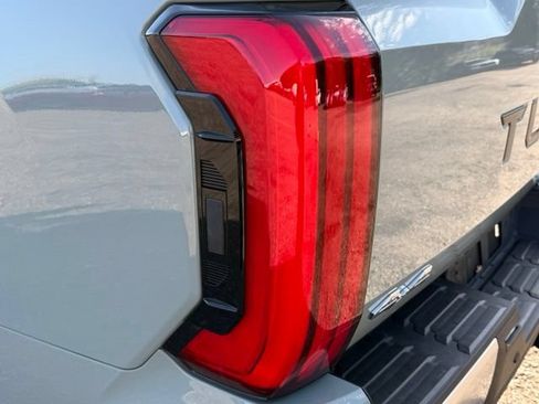 Used 2025 Toyota Tundra Limited AWD/4WD image 14