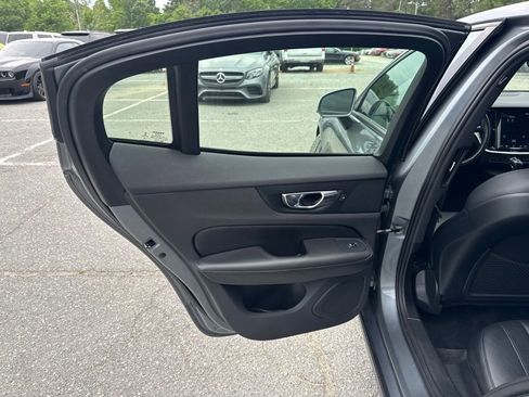 Used 2020 Volvo S60 T5 Momentum FWD image 27