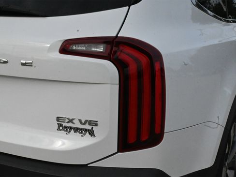 Used 2021 Kia Telluride EX w/ EX Premium Package image 22