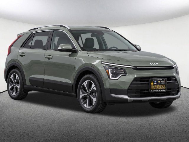 Used 2025 Kia Niro EX FWD image 2