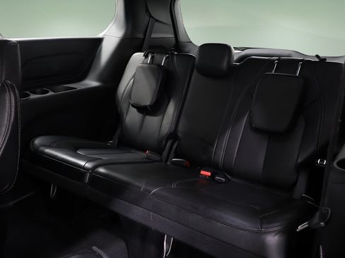 Used 2025 Chrysler Pacifica Select FWD image 14