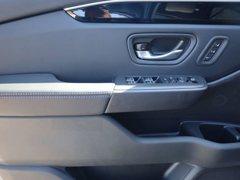 New 2025 Honda Pilot Touring image 10