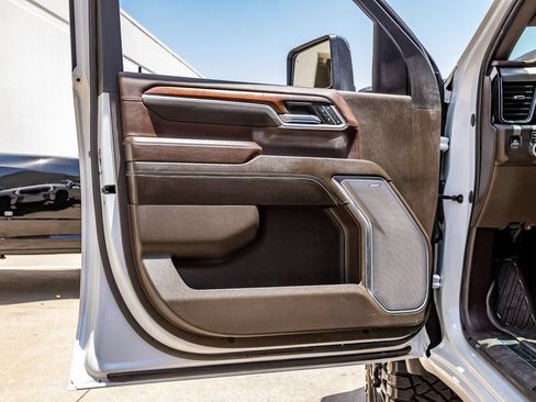 Used 2024 GMC Sierra 3500 Denali w/ Technology Package AWD/4WD image 34