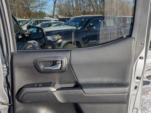 Certified 2019 Toyota Tacoma TRD Off-Road w/ Technology Package image 18