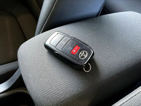 Used 2023 Toyota Corolla Cross LE AWD/4WD image 33