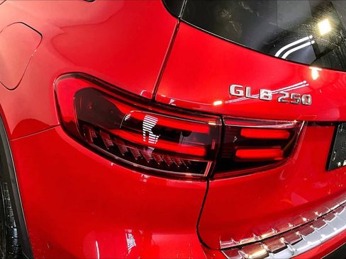 New 2026 Mercedes-Benz GLB 250 4MATIC image 5