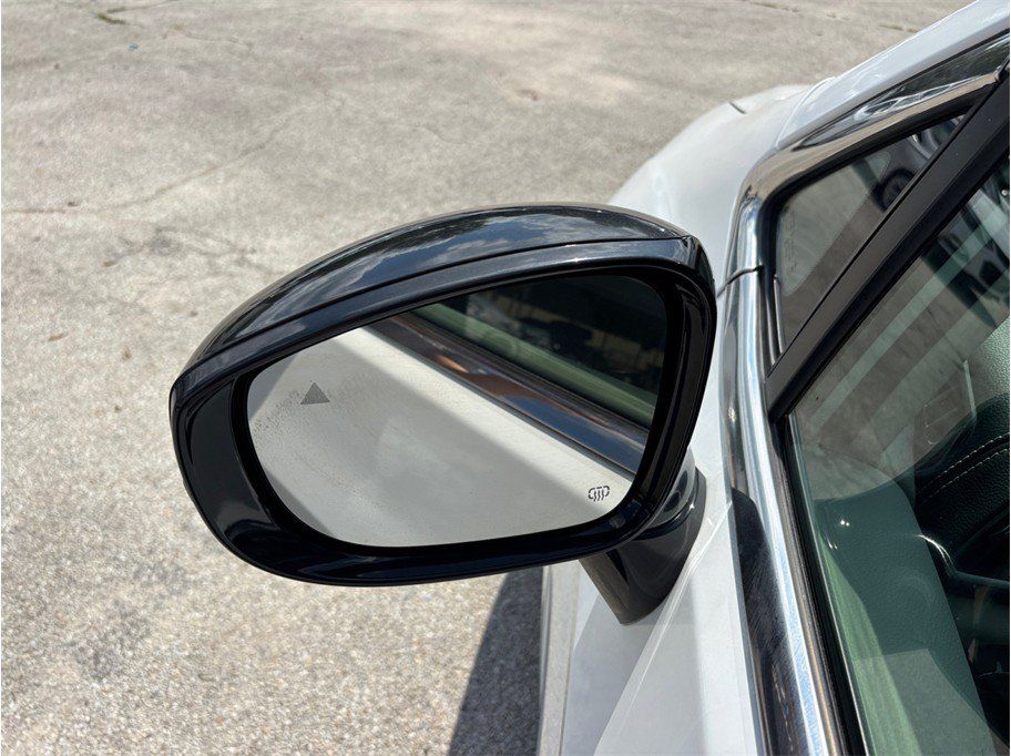 Used 2024 Chrysler Pacifica Limited FWD image 19